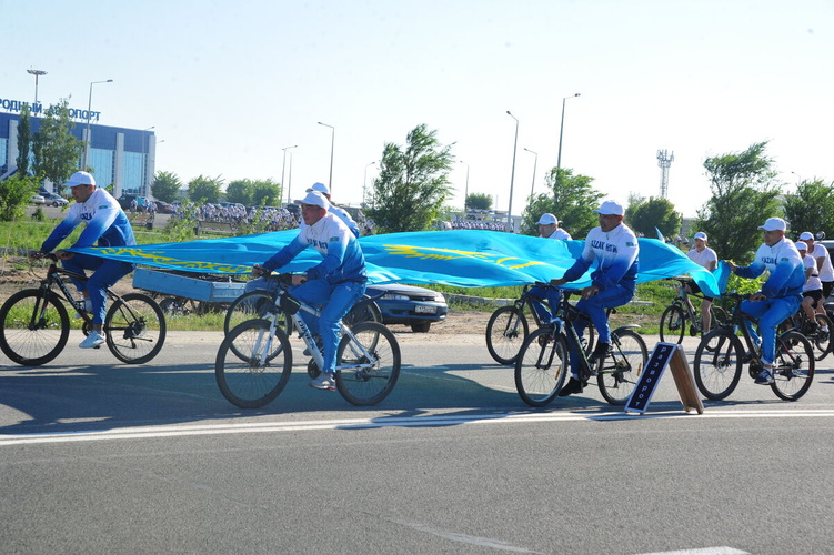 Военнослужащие Семея провели велопробег в честь Дня столицы